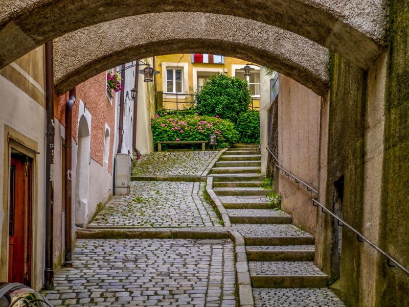 Blick auf eine bekannte Gasse Passau