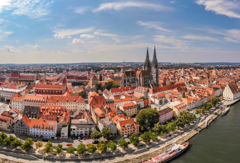 Blick auf eine bekannte Gasse Regensburg
